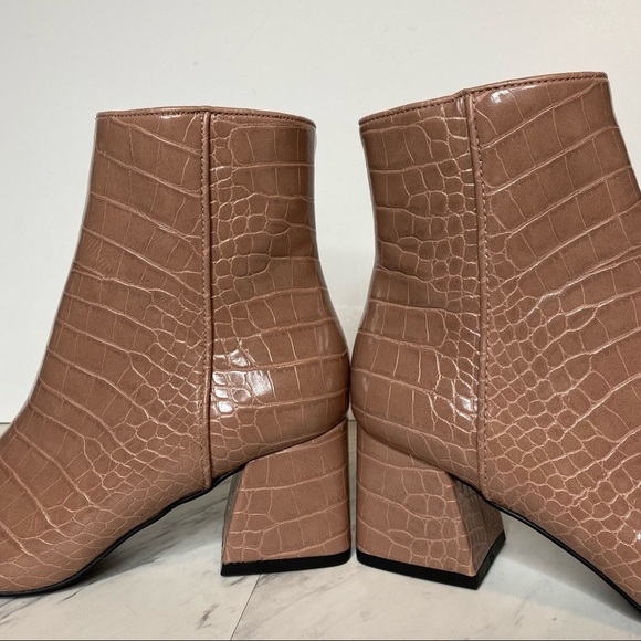 New! Steve Madden Darma Pink Crocodile Bootie 6M - Picture 11 of 14